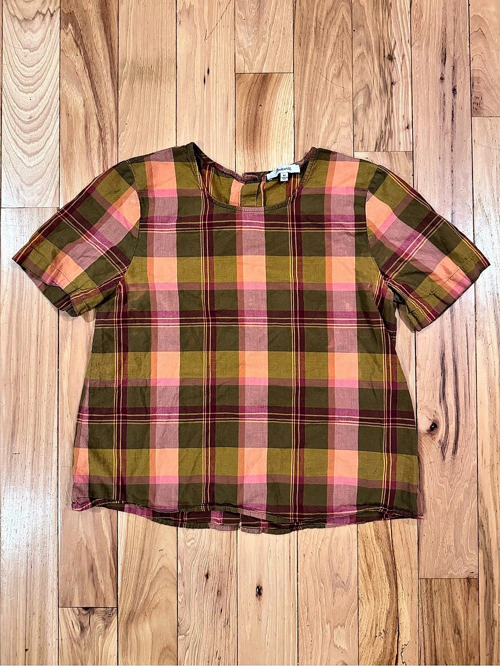 Madewell Boxy Button Back Short Sleeve Top in Plaid Green & Pink - Size XS